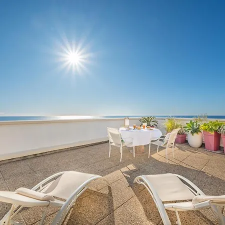Boat View, Rickeys Cap-d'Ail