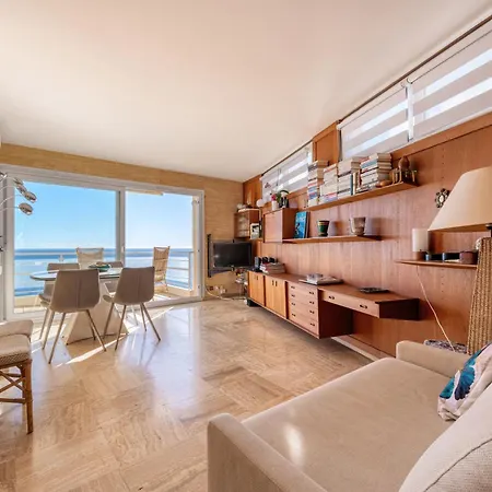 Boat View, Rickeys Lejlighed