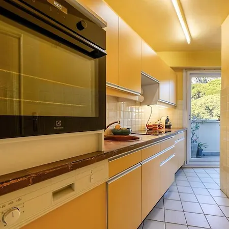 Boat View, Rickeys Cap-d'Ail