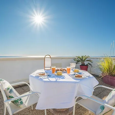 Boat View, Rickeys Lejlighed *