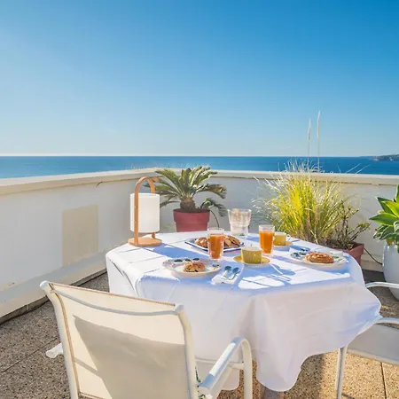 Boat View, Rickeys Cap-d'Ail